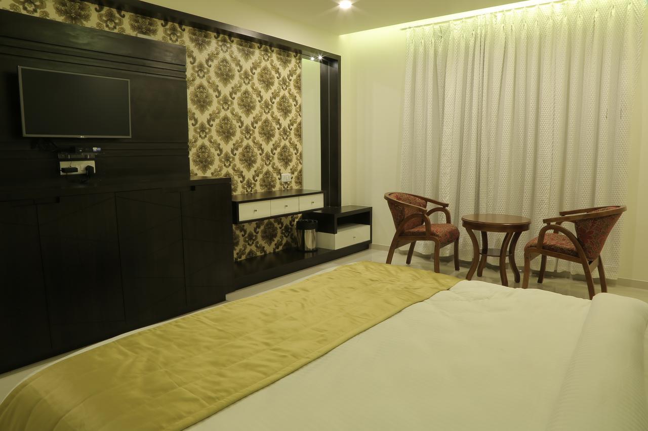 Hotel Roma Kristo Dwarka  Exterior photo